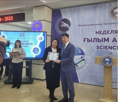 "ҒЫЛЫМИ ЖЕТІСТІКТЕР " көрмесі