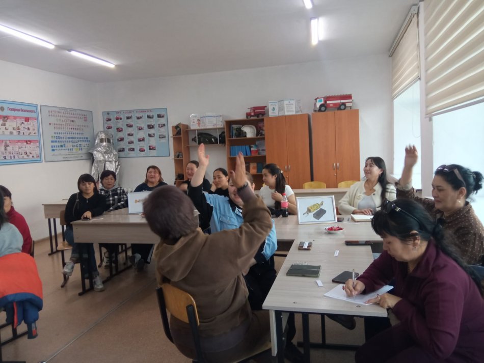 9"Ә"сыныбында "Адал азамат тәрбиелеудегі жауапты ата-ана ,қолдаушы ұстаз және қауіпсіз мектеп" ата-аналар жиналысы