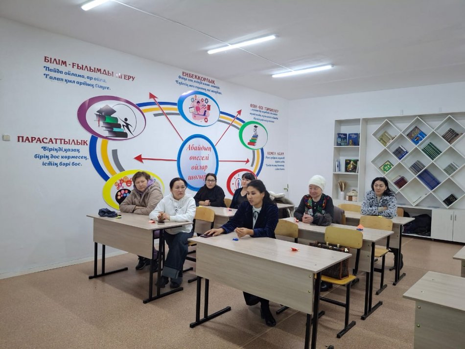 "Мейірімді орта,  бақытты бала"  5"Ә" сыныбында ата-аналар жиналысы